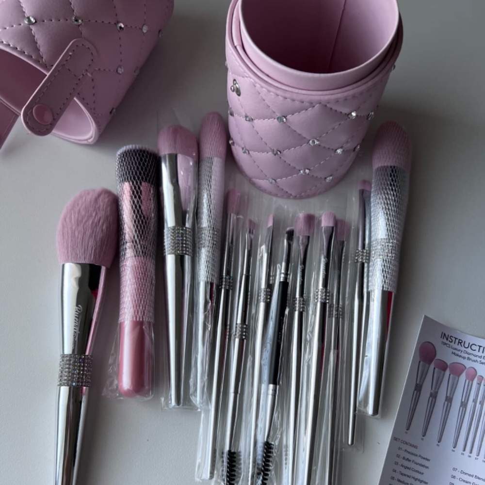 Elegant Pink Soft labeled Makeup Brushes Set with Brush Holder  (15 Pieces)